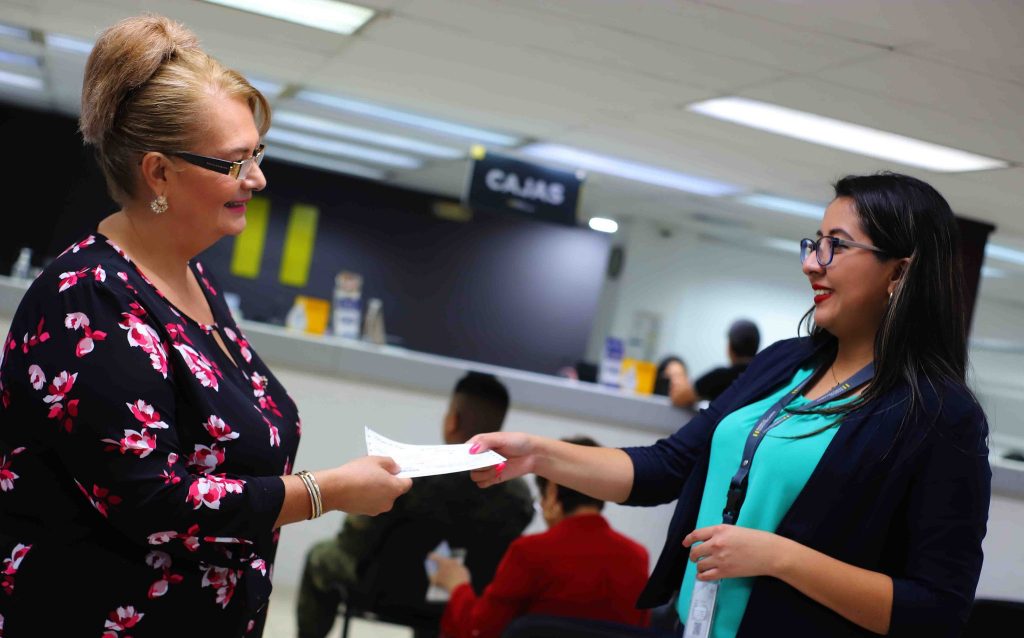 Entrega de Fondos Línea de Crédito Desarrollo Mujer