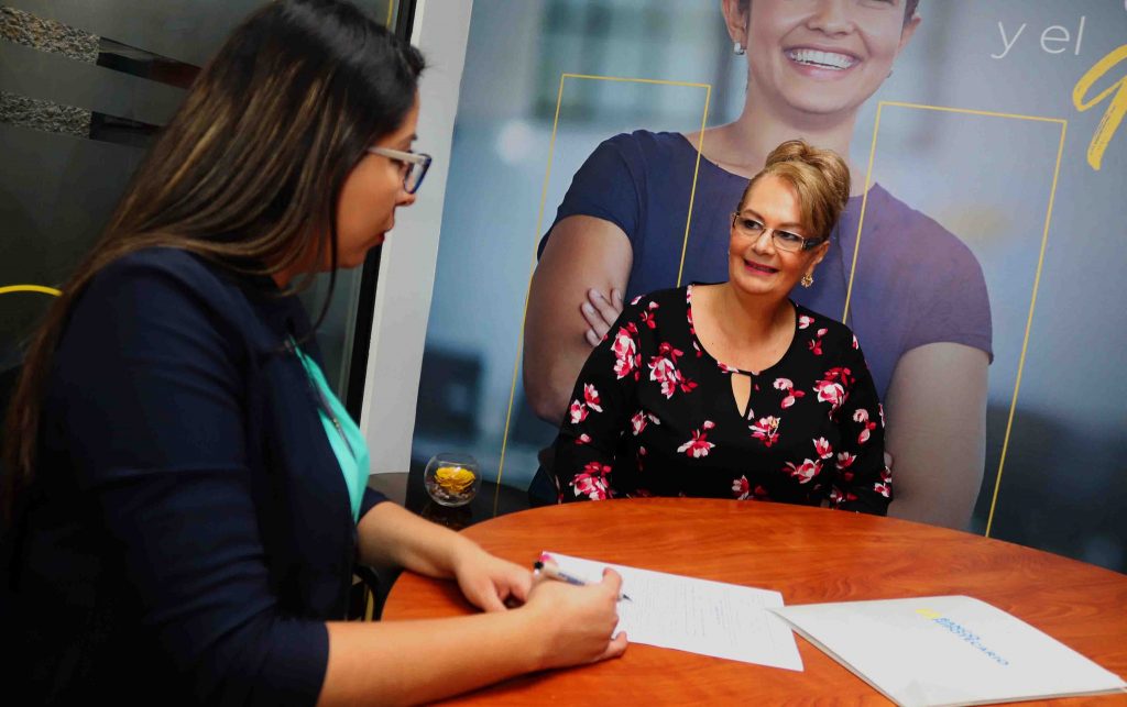 Entrega de Fondos Línea de Crédito Desarrollo Mujer